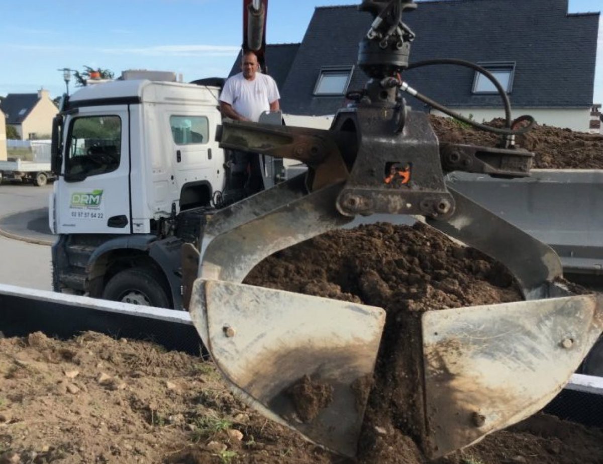 Drm Materiaux Amenagement Exterieur Dans Le Morbihan 56 Livraison De Terre Vegetale A Vannes